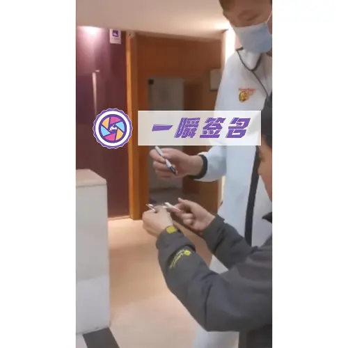 Инстант Сигнатура Zhou Qi Подпись Футбол Звезда Карта Включает Сертификат Сертифицированные Карточки 1 Упаковка