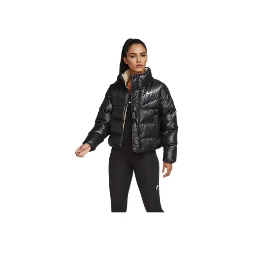 NIKE Черные Женские Пуховики