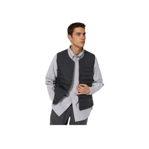 UNIQLO Мужские черные жилеты