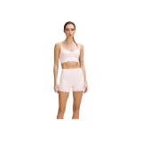 Клубничный молочный коктейль розового цвета