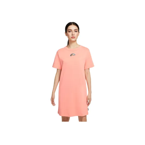 Nike Sportswear Короткий рукав Платье Женское Ecstatic Темно-красный