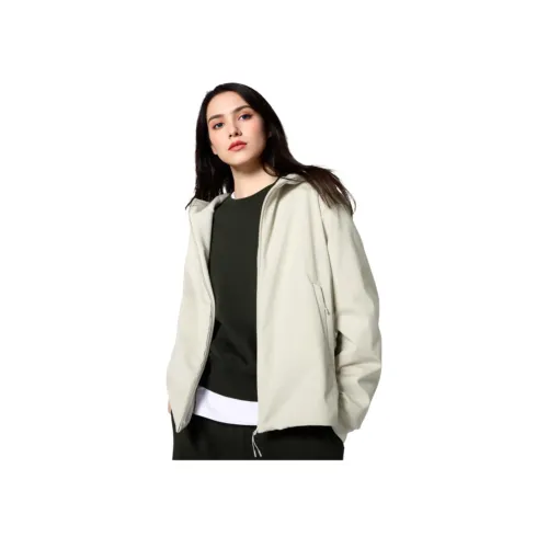 UNIQLO Куртки и Пальто Женские Айвори