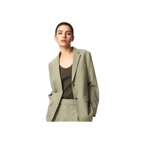 UNIQLO Оливковые Женские Майки