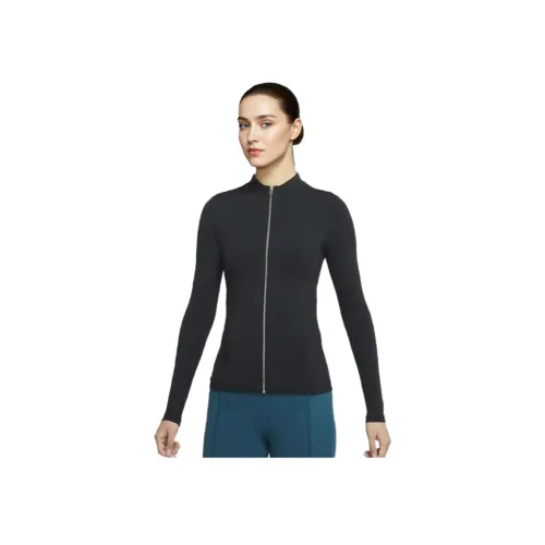 NIKE Черные Женские Куртки