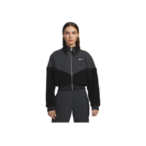 NIKE Черные Женские Куртки