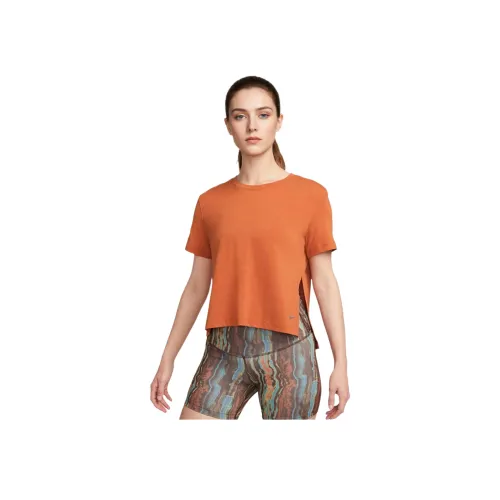 NIKE Апельсиновые Женские Футболки