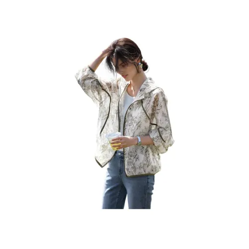 XWI Куртки и пальто женские бежевый с принтом