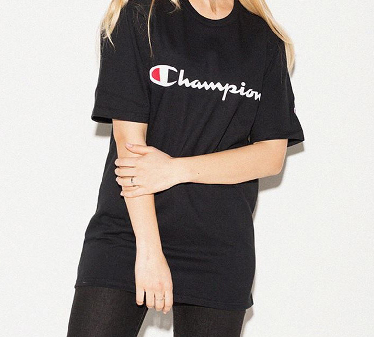 Champion T-Shirt Американская версия Унисекс Черный — фото 6