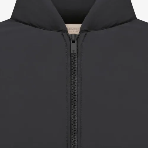Fear of God Essentials SS22 Черный железный Kids Утеплённые куртки