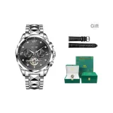 Стальной браслет с черным циферблатом.