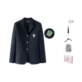 Темно-синий костюм, в комплекте с галстуком и вешалкой