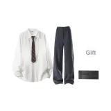 Белый+Темно-серый костюм брюки (в комплекте с брошью) (без воротника)