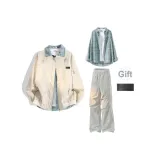 Хаки куртка + синяя рубашка в клетку + светло-серые штаны