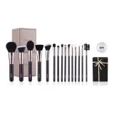 Набор из 15 кистей в подарочной коробке