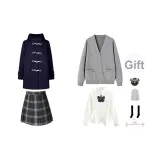 Темно-синий шерстяной пальто + серый кардиган + белая длинная рубашка + серая юбка + бант, значок + носки до икры + пылезащитный чехол + вешалка