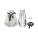 Белый, серый + белый, серый вереск, штаны (с черно-белой шалью)