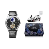 Серебряный корпус, металлический циферблат, черный кожаный ремешок