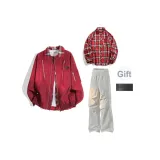 Бургунди куртка + красная рубашка + светло-серые штаны