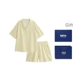 Светло-желтый