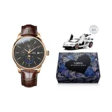 Розовый корпус, металлический циферблат, коричневый кожаный ремешок.