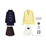 Темно-синий шерстяной пальто + желтый кардиган + белая длинная рубашка + юбка с оборками + бейдж + бейдж с бабочкой + носки до икры + пылезащитный чехол + вешалка