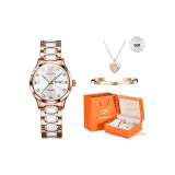 Розовый корпус с белым циферблатом, керамический ремешок.