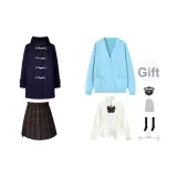 Темно-синий шерстяной пальто + аква-синий кардиган + белая длинная рубашка + юбка с оборками + банты, значок, носки до икры, пылезащитный чехол, вешалка