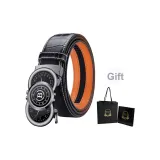 Черный ремень с металлической пряжкой