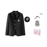 Черный костюм, в комплекте с пылезащитным чехлом и вешалкой