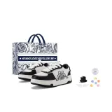 Белый (С подарками: Цветок, Сумка для покупок + Звезды, Аксессуары для обуви * 6 + Шнурки)