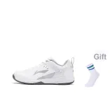 Белые и серебряные спортивные носки.