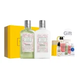 Зеленая слива и набор ухода за цветами вишни