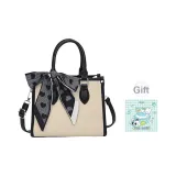 Черно-белая поздравительная открытка с кроликом