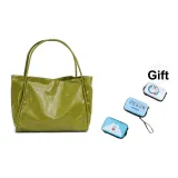 Лесной зеленый, с подарками Дораэмон, случайная косметичка.