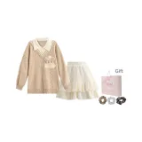 Светло-коричневый топ и юбка