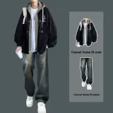 Двухкомпонентный комплект (Черная куртка + Темно-синие джинсы)