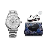 Серебряный корпус с белым циферблатом.