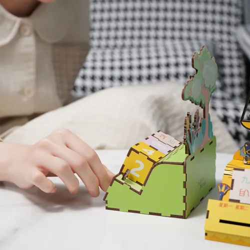 Британский музей коллекция "Приключения Алисы в Стране чудес" календарь с товарами по IP