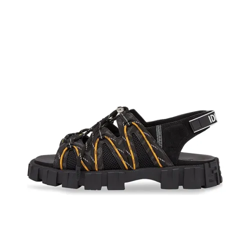FENDI Пляжные сандалии Мужской Черный