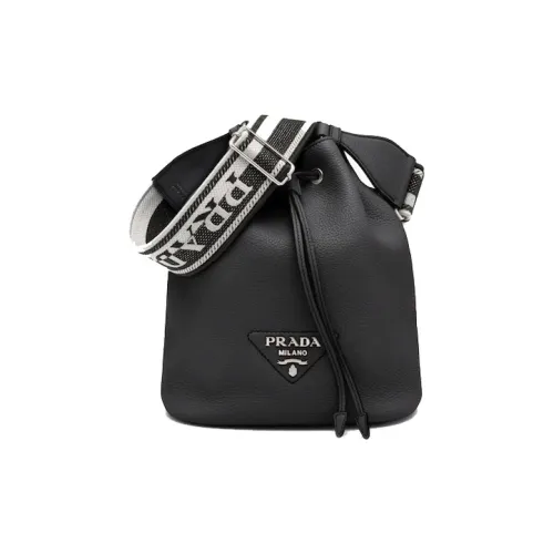 PRADA Сумки через плечо Женские