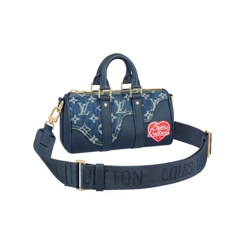 LOUIS VUITTON Keepall Клатчи Унисекс