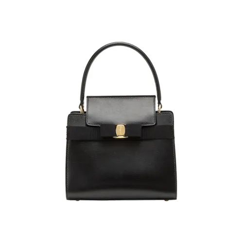 Ferragamo Сумка из крупнозернистой текстуры коровьей кожи сумка через плечо маленькая женская черная