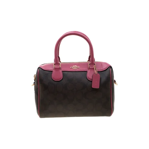 COACH Bennett Клатчи Женские