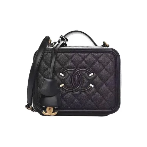 CHANEL Клатчи Женские