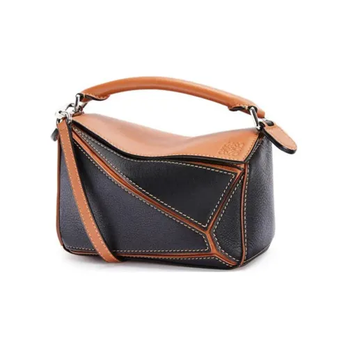 LOEWE Сумка через плечо из телячьей кожи с пэчворком мини женская черная и оранжевая с пэчворком