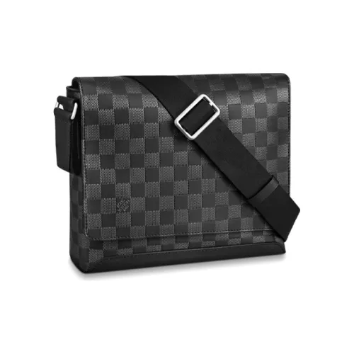 LOUIS VUITTON District Сумка через плечо из коровьей кожи маленькая мужская черная