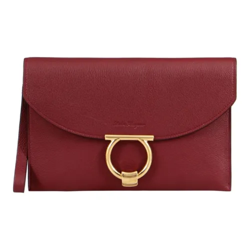 Ferragamo Клатчи Женские