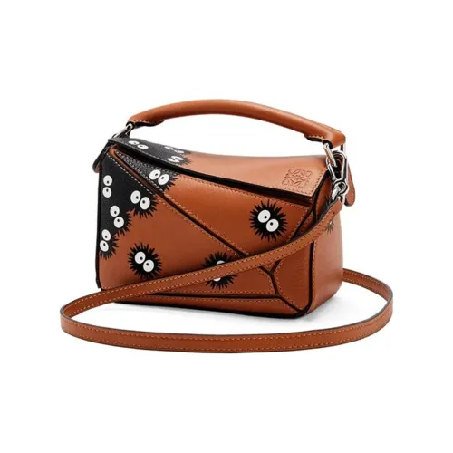 LOEWE X Totoro Коллаборация Пазл Телячья кожа Сумка Сумка через плечо Сумка через плечо Женская Коричневый Черный