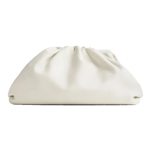 Bottega Veneta Телячья кожа Облачная сумка Клатч Маленький Женская Белая