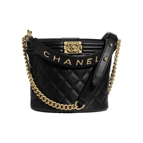 CHANEL Сумки через плечо Женские